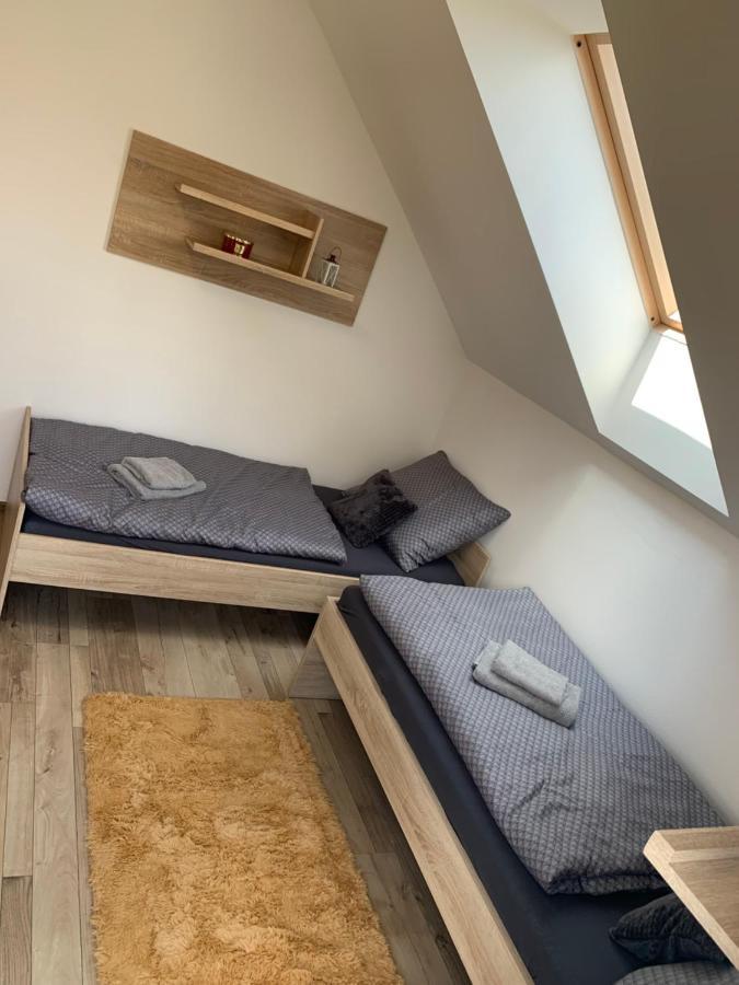 Cozy 2-Bedroom Vacation Apartment With Entire Top Floor Gaj  Ngoại thất bức ảnh
