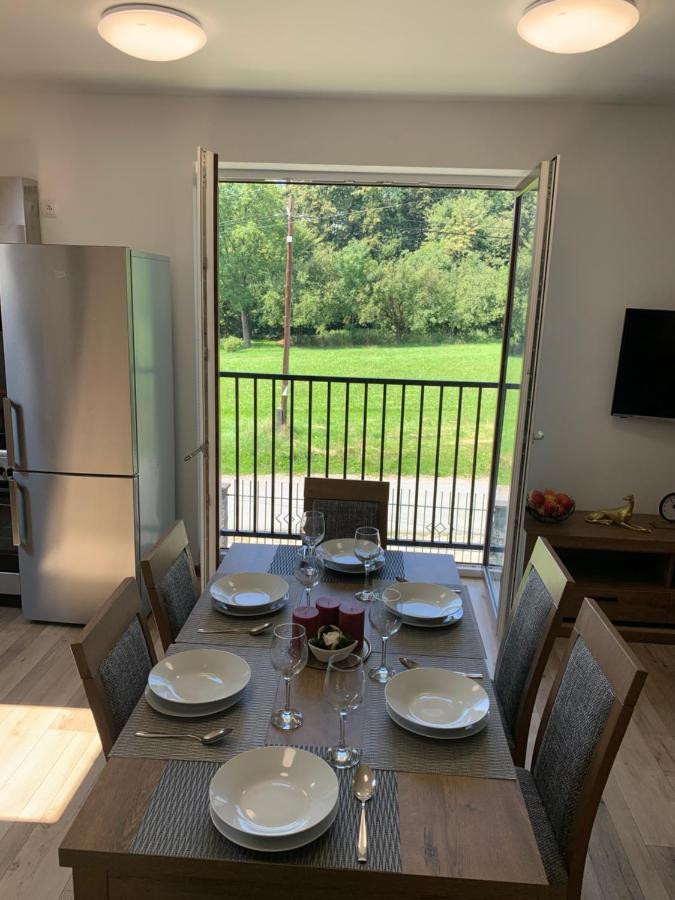Cozy 2-Bedroom Vacation Apartment With Entire Top Floor Gaj  Ngoại thất bức ảnh