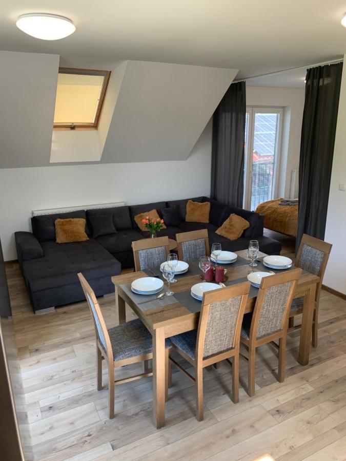 Cozy 2-Bedroom Vacation Apartment With Entire Top Floor Gaj  Ngoại thất bức ảnh