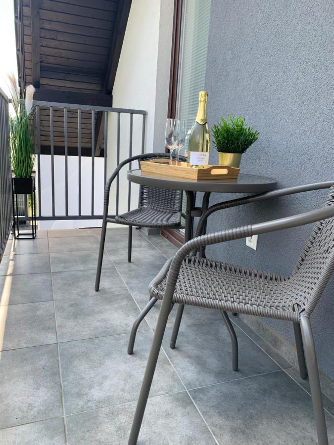 Cozy 2-Bedroom Vacation Apartment With Entire Top Floor Gaj  Ngoại thất bức ảnh