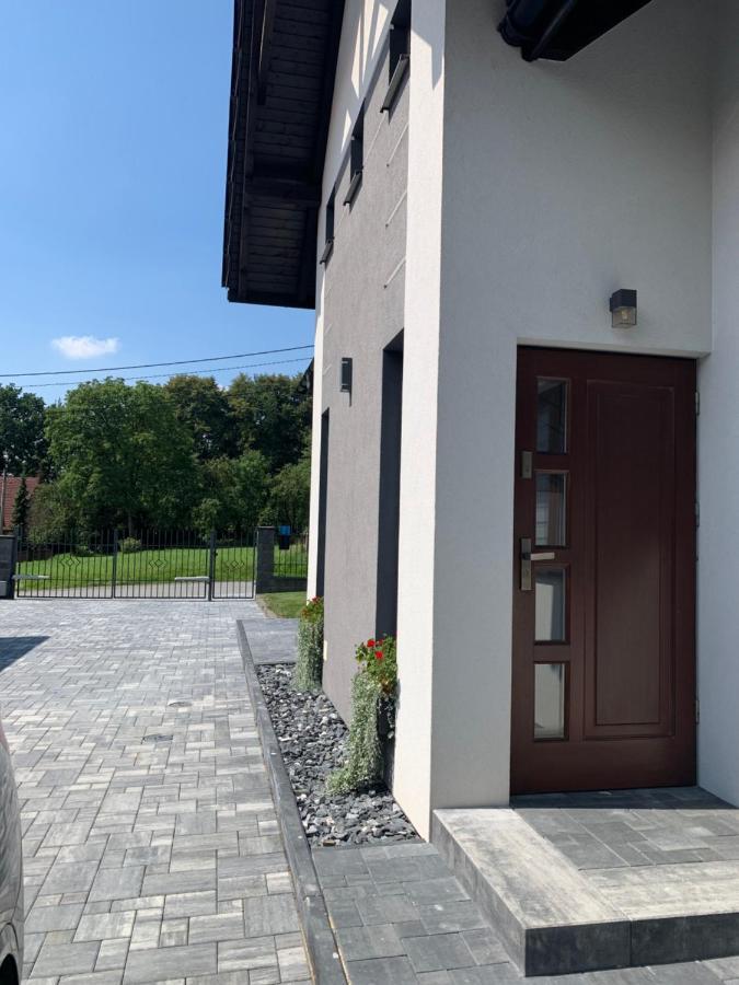 Cozy 2-Bedroom Vacation Apartment With Entire Top Floor Gaj  Ngoại thất bức ảnh