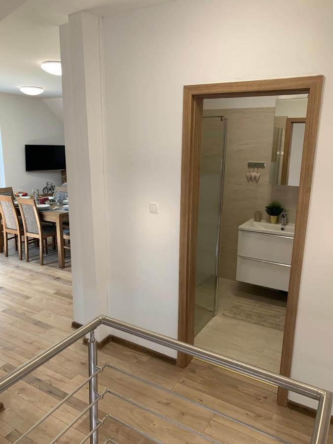 Cozy 2-Bedroom Vacation Apartment With Entire Top Floor Gaj  Ngoại thất bức ảnh