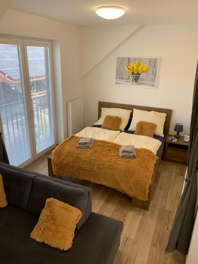 Cozy 2-Bedroom Vacation Apartment With Entire Top Floor Gaj  Ngoại thất bức ảnh